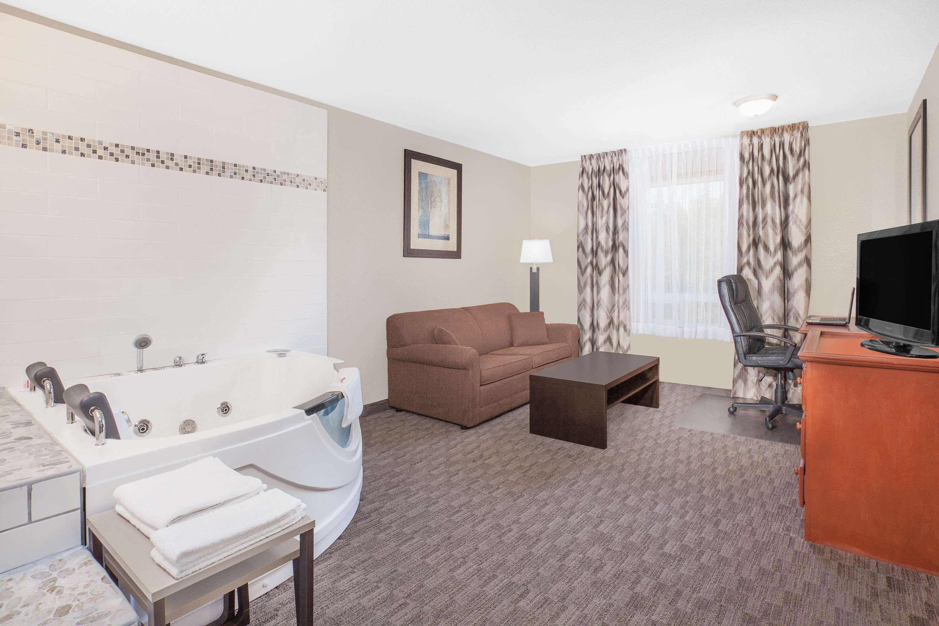 Super 8 By Wyndham Athabasca Ab Hotel Exterior foto